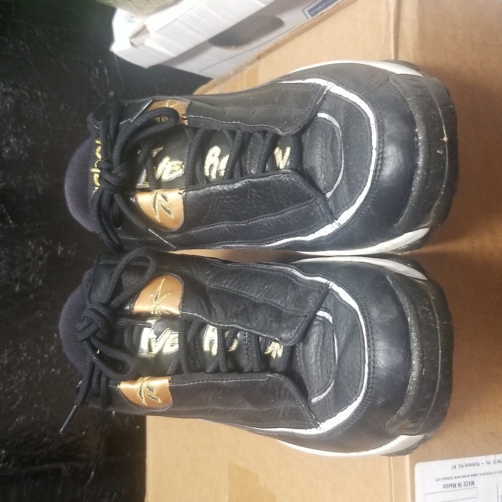 Used Reebok DMX Iverson Answer. Size 10.5. No box.